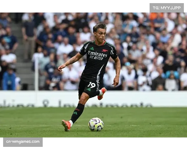 阿森纳1-0客胜热刺，稳固防守助其登顶英超积分榜。